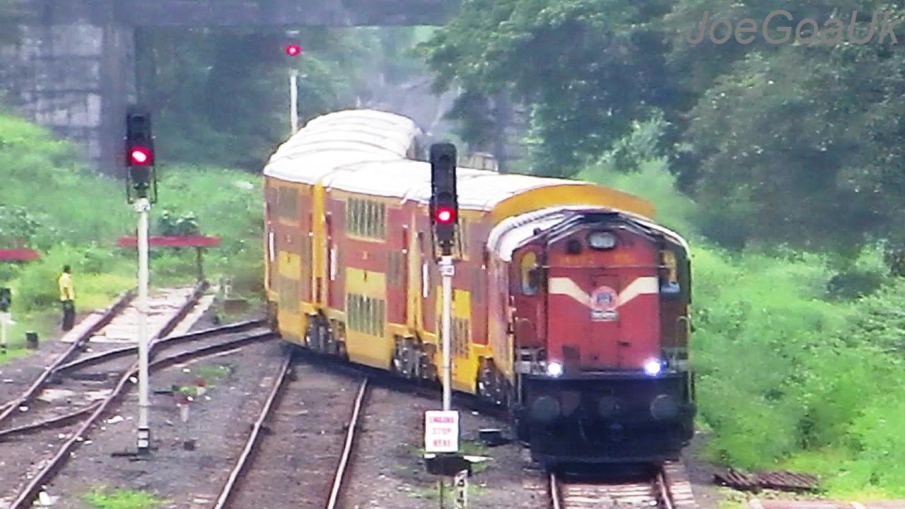 Double Decker Train by JoeGoaUK